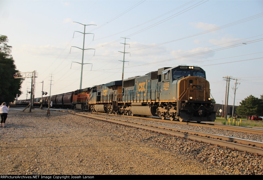 CSXT 4566 East